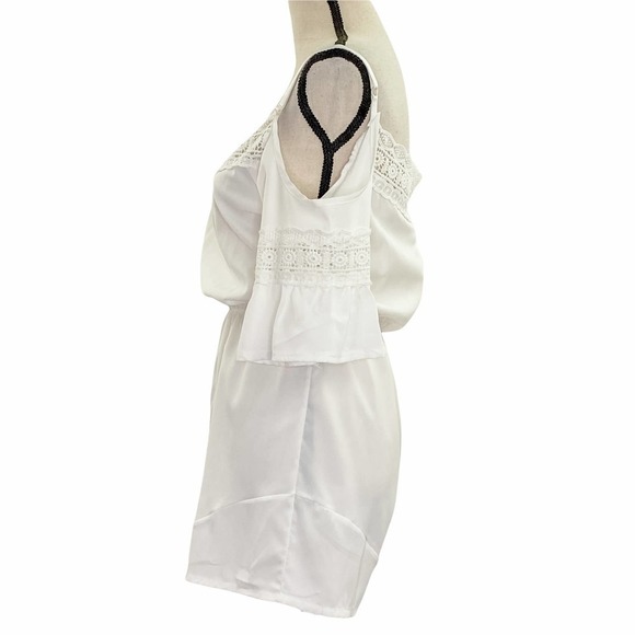 FURTADO Solid White Lace Trim Cold Shoulder Short Sleeve Mini Romper Size Small - Picture 3 of 16